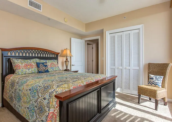 Apartment The Colonnades 1501