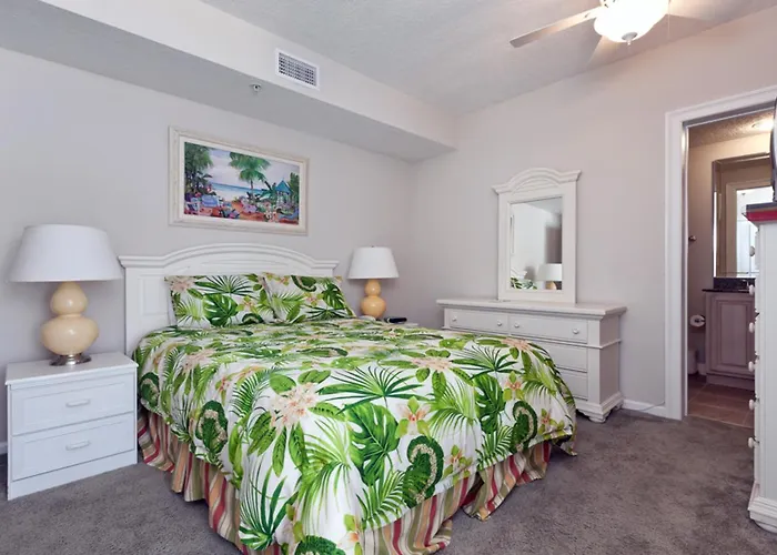 Apartment The Colonnades 1501